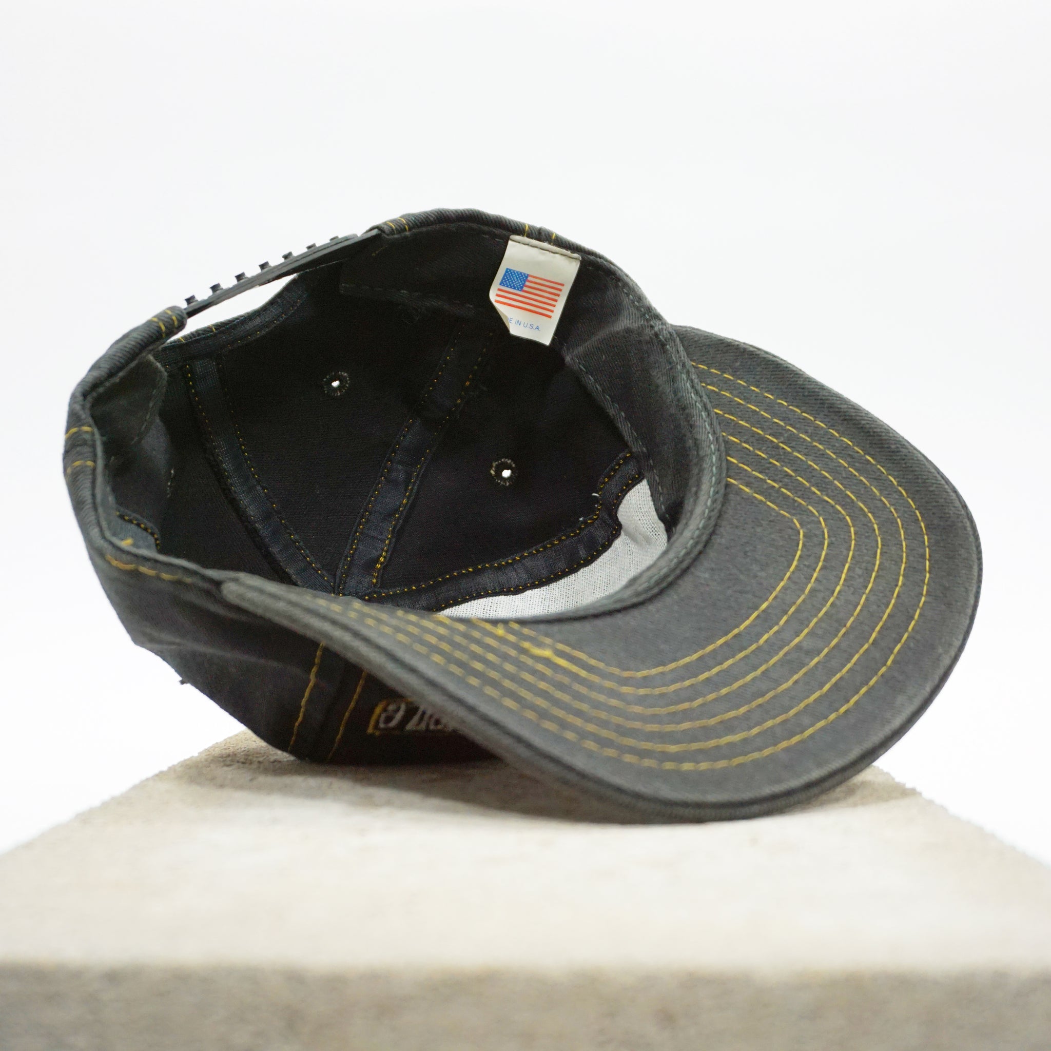 Dogpile - Contrast Hat (Faded Black)